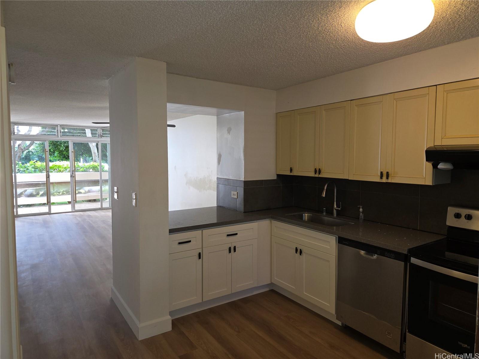 500 University Avenue, Unit 134 Honolulu, HI 96826 - Photo 2 of 22 Renovated kitchen