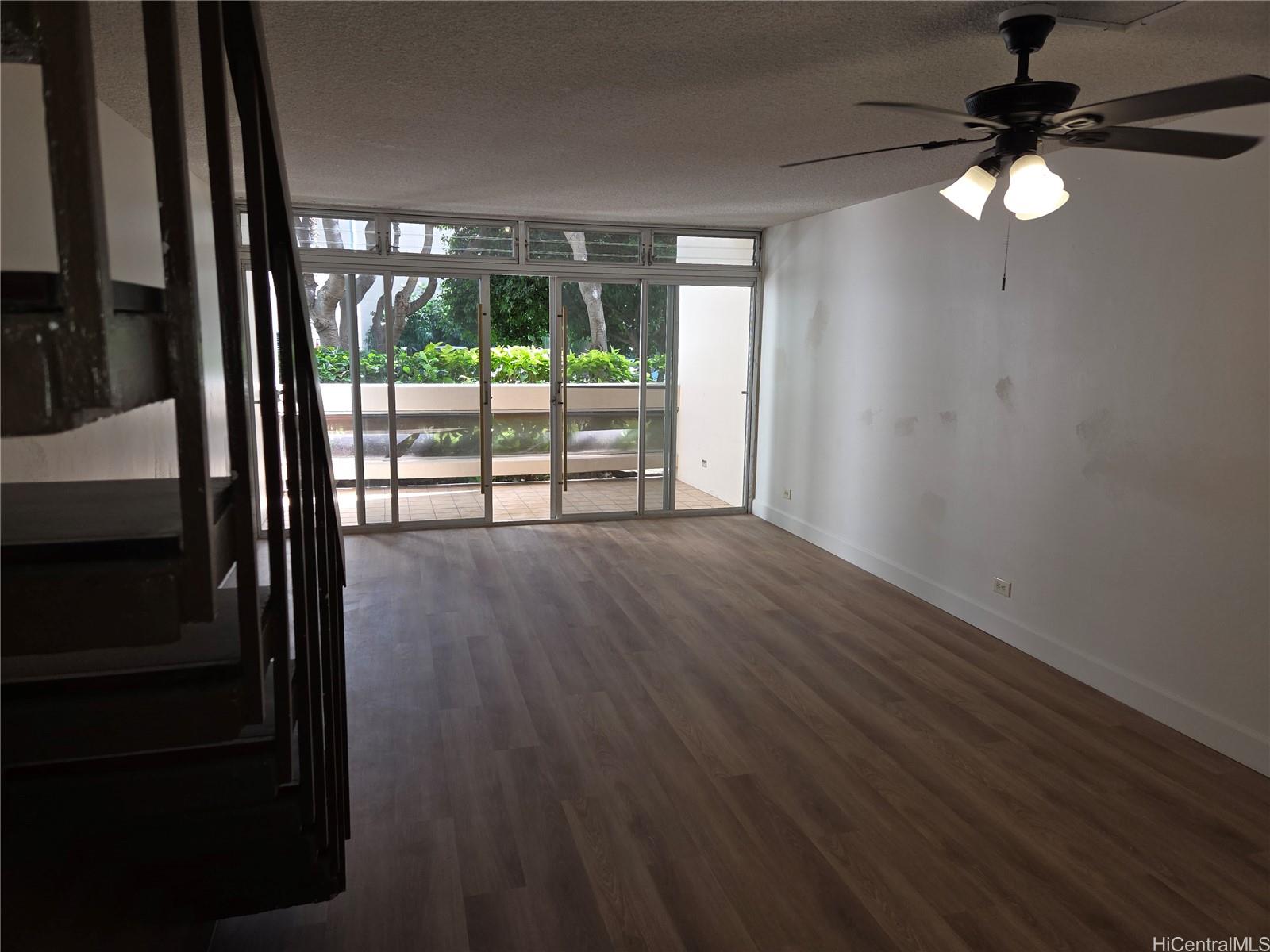 500 University Avenue, Unit 134 Honolulu, HI 96826 - Photo 4 of 22 Living room