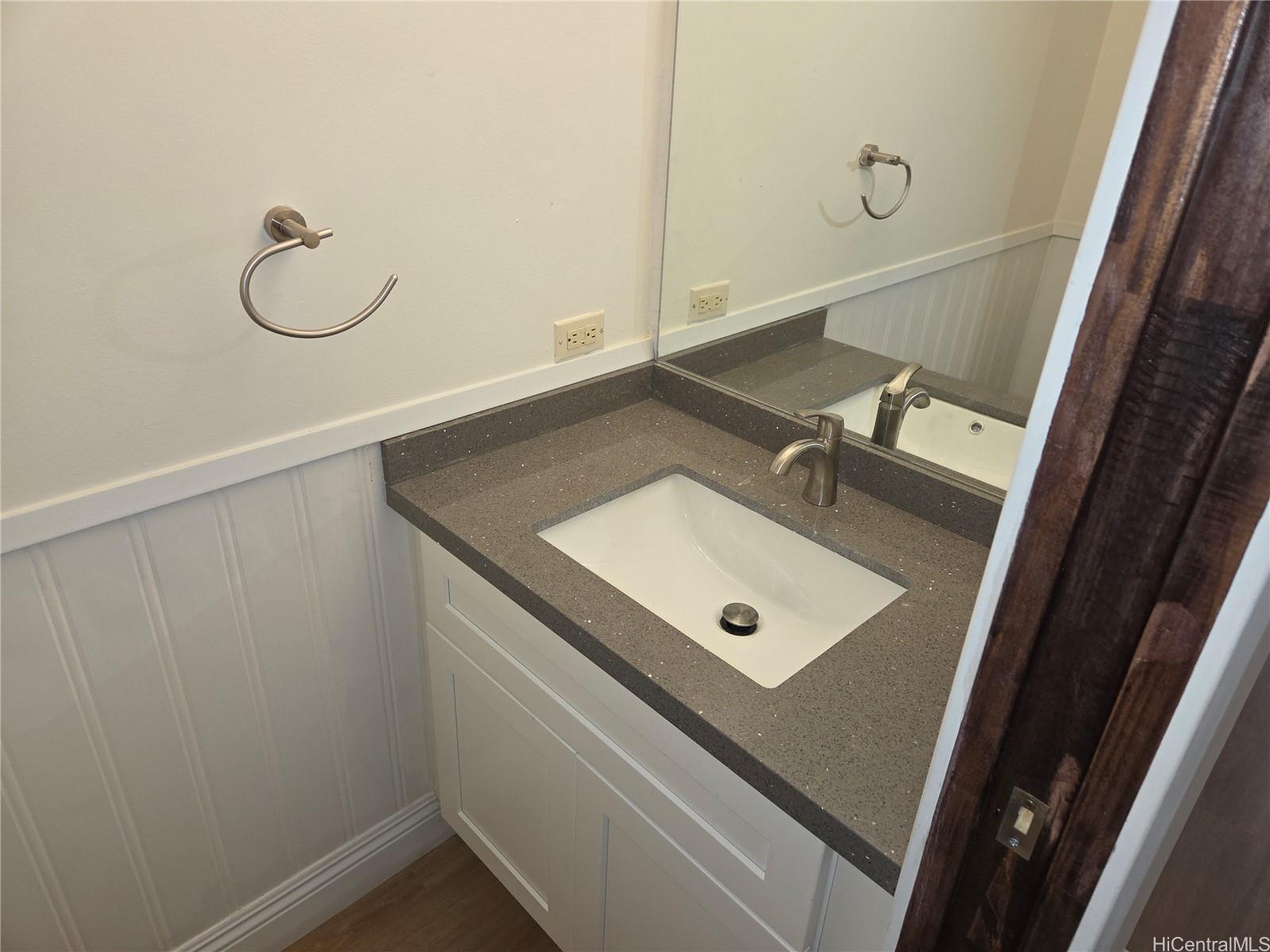 500 University Avenue, Unit 134 Honolulu, HI 96826 - Photo 7 of 22 Half bath downstairs