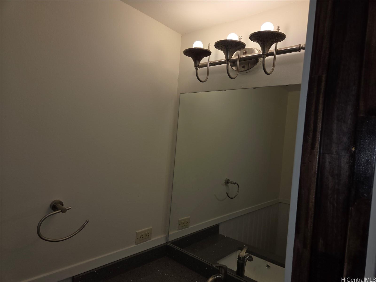 500 University Avenue, Unit 134 Honolulu, HI 96826 - Photo 8 of 22 Half bath downstairs