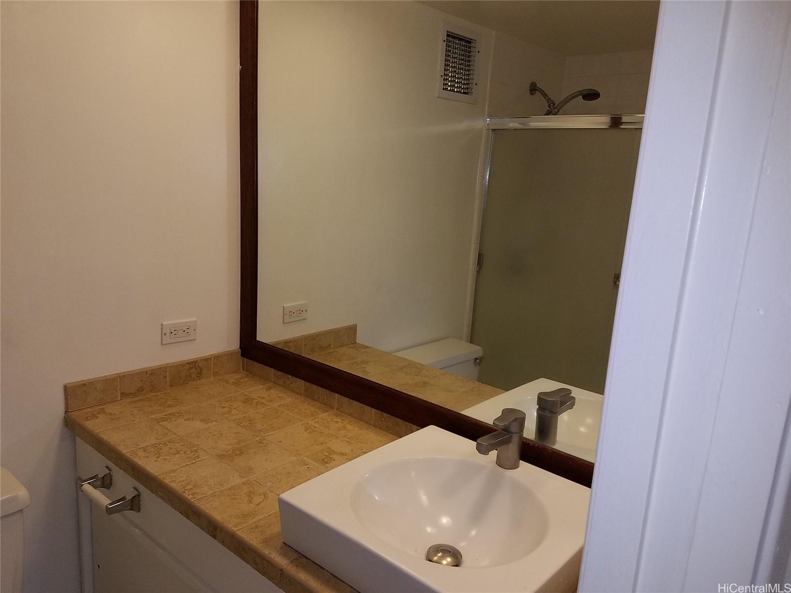 500 University Avenue, Unit 134 Honolulu, HI 96826 - Photo 10 of 22 Hall bath