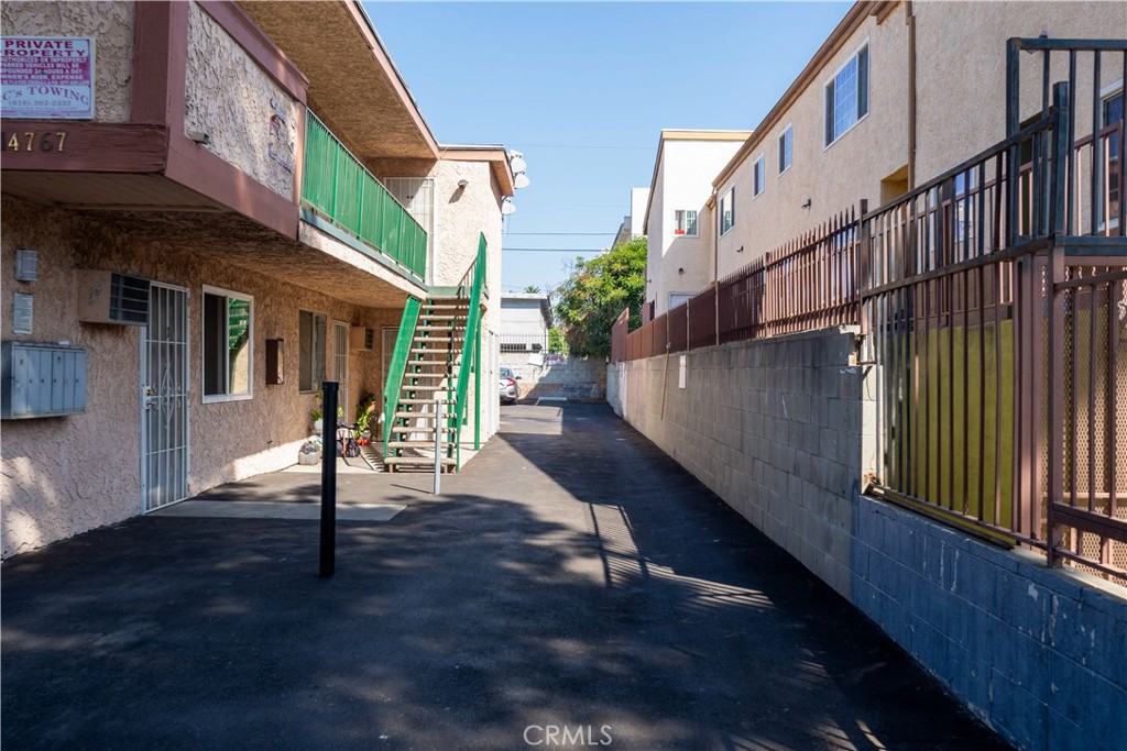 14767 Erwin Street Van Nuys, CA 91411 - Photo 2 of 27