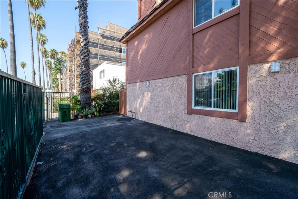 14767 Erwin Street Van Nuys, CA 91411 - Photo 3 of 27