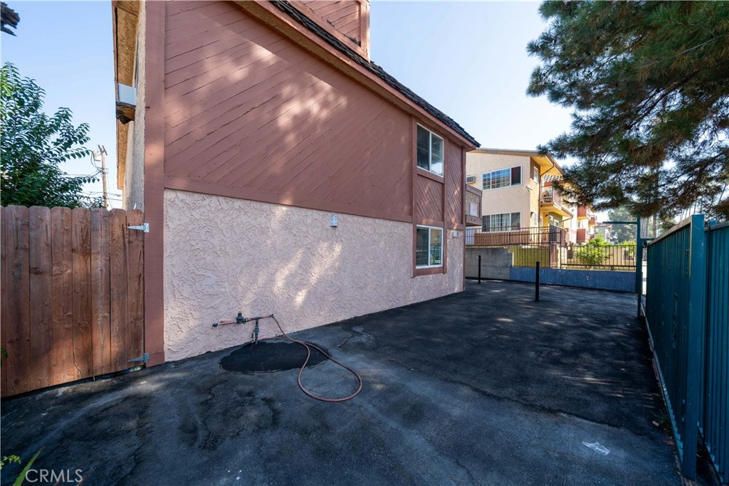 14767 Erwin Street Van Nuys, CA 91411 - Photo 4 of 27