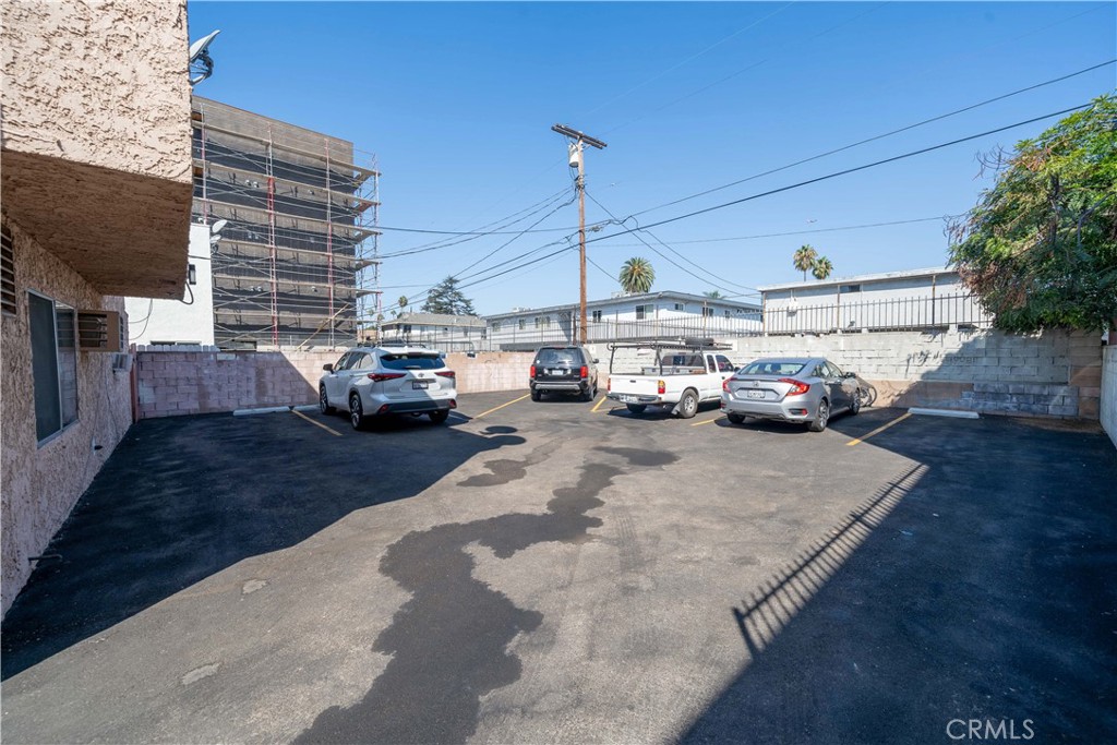 14767 Erwin Street Van Nuys, CA 91411 - Photo 6 of 27