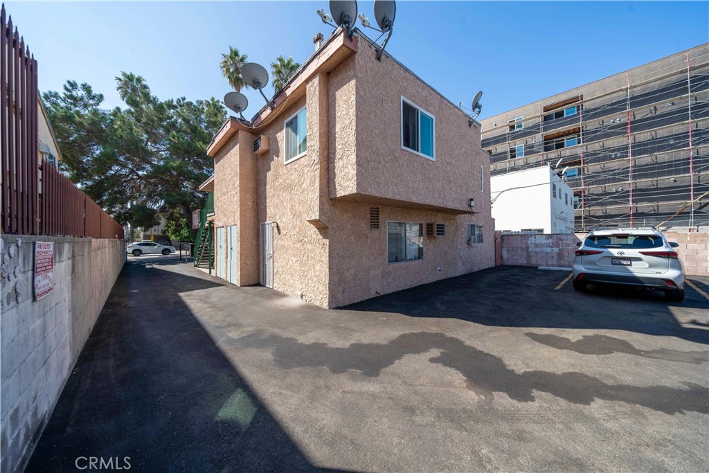 14767 Erwin Street Van Nuys, CA 91411 - Photo 8 of 27