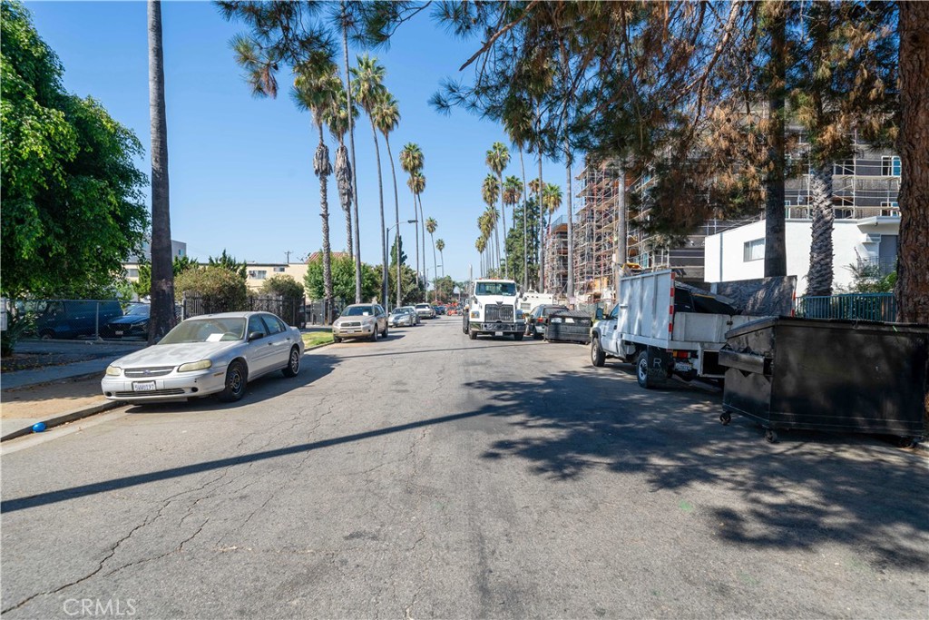 14767 Erwin Street Van Nuys, CA 91411 - Photo 9 of 27