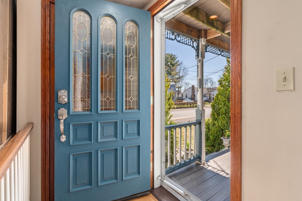 113 Temple Road Waltham, MA 02452 - Photo 5 of 35