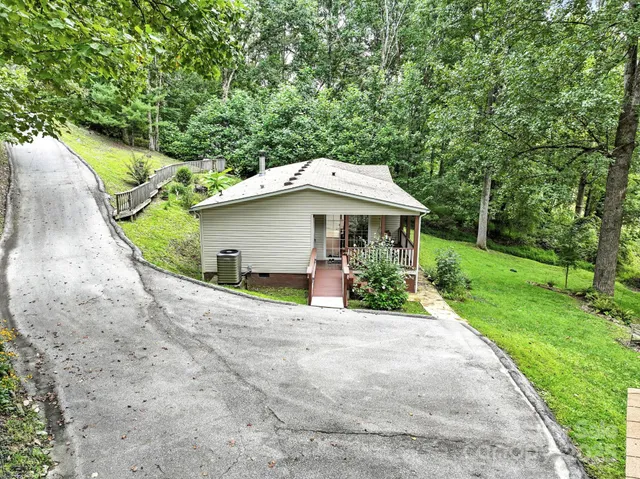 $330,000 | 70 Pastoral Way, Hendersonville, NC 28739