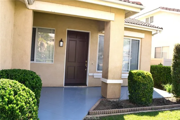 a view of an entryway of the house