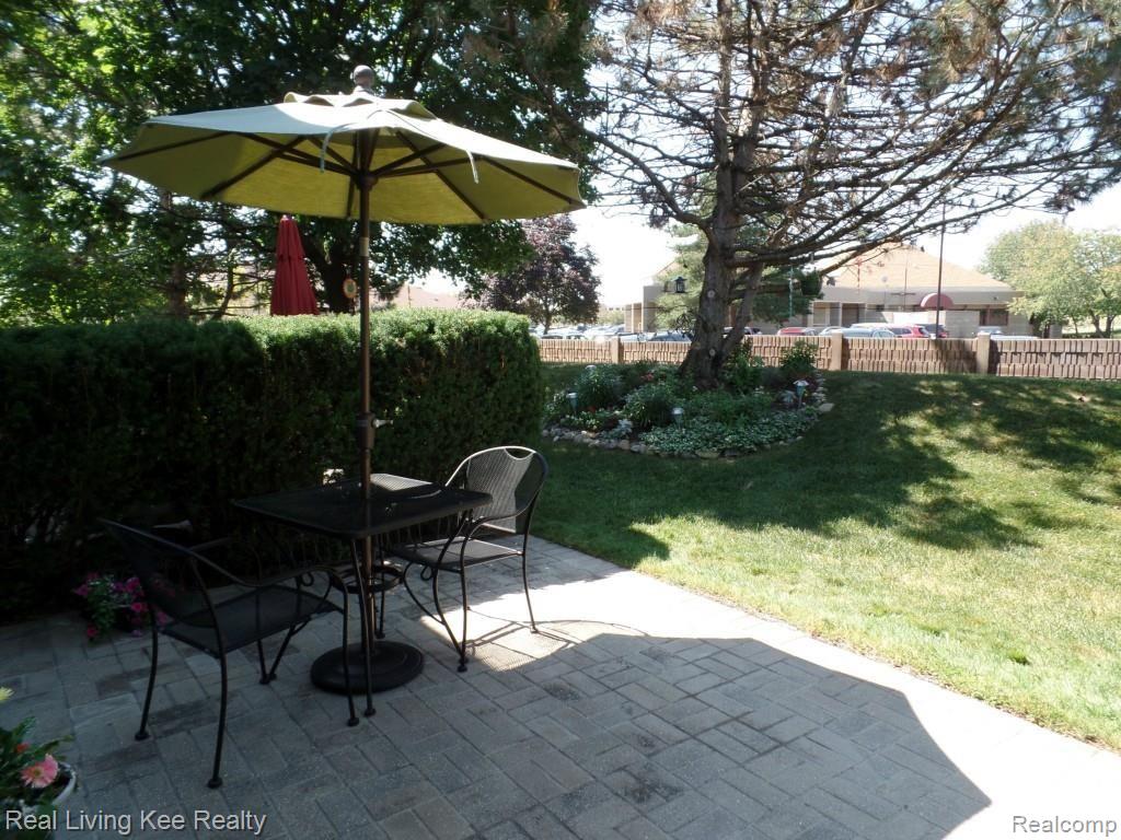 715 Eton Court, Unit 164 Rochester, MI 48307 - Photo 8 of 48 SAM_0701.jpg