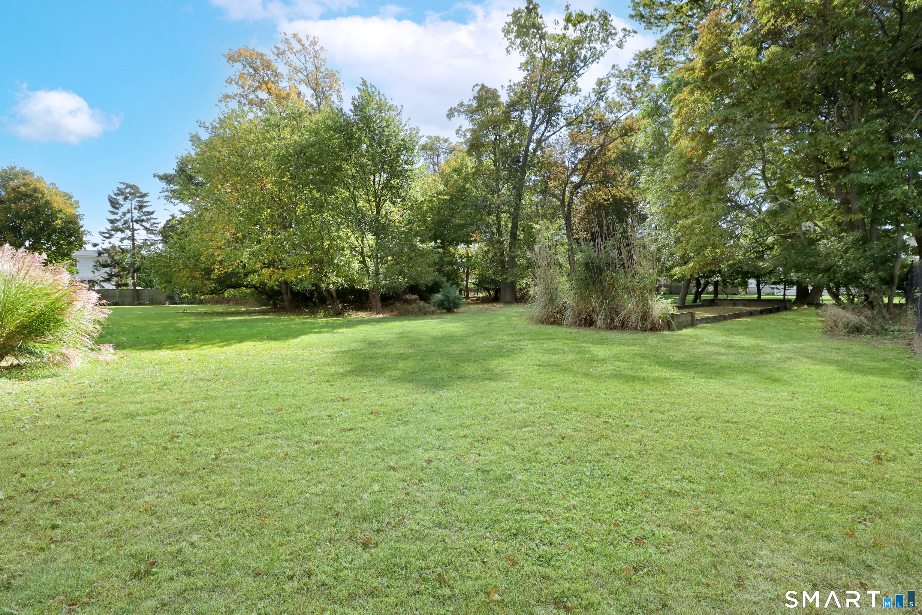 372 Rowland Road Fairfield, CT 06824 - Photo 9 of 37