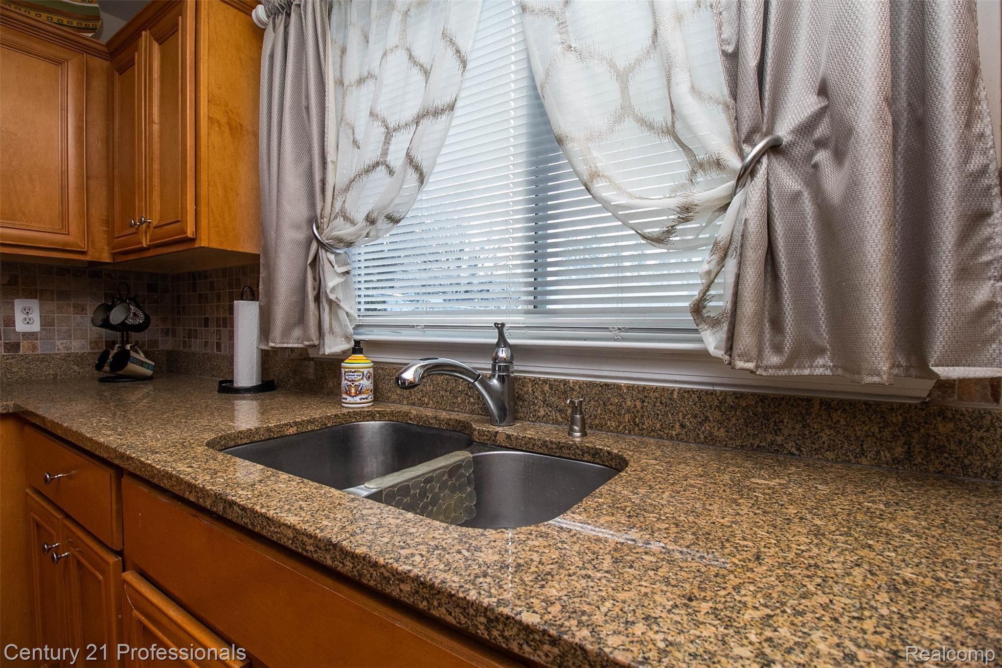543 South Livernois Road Rochester, MI 48307 - Photo 19 of 40 15.jpg