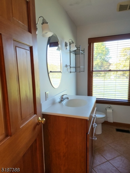 122 Boss Road, Unit B Stockton, NJ 08559 - Photo 4 of 10 a room with a mirror and a window
