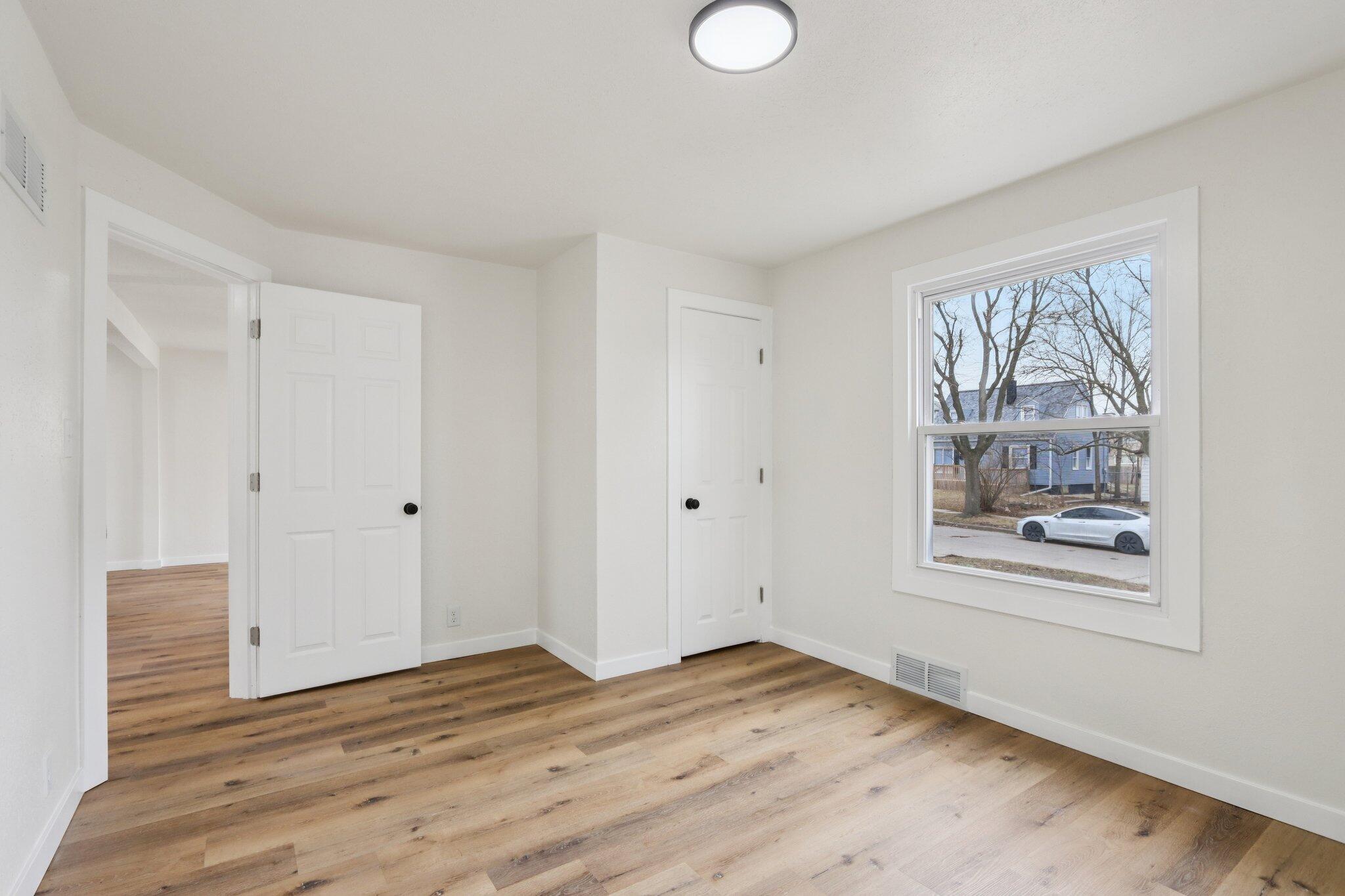 5936 North 42nd Street Milwaukee, WI 53209 - Photo 13 of 30 21-web-or-mls-N 42nd St-S0403-021