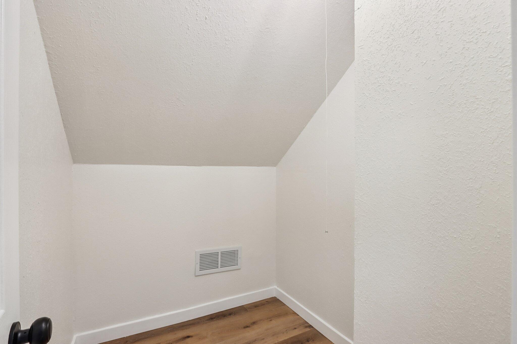 5936 North 42nd Street Milwaukee, WI 53209 - Photo 18 of 30 24-web-or-mls-N 42nd St-S0403-024