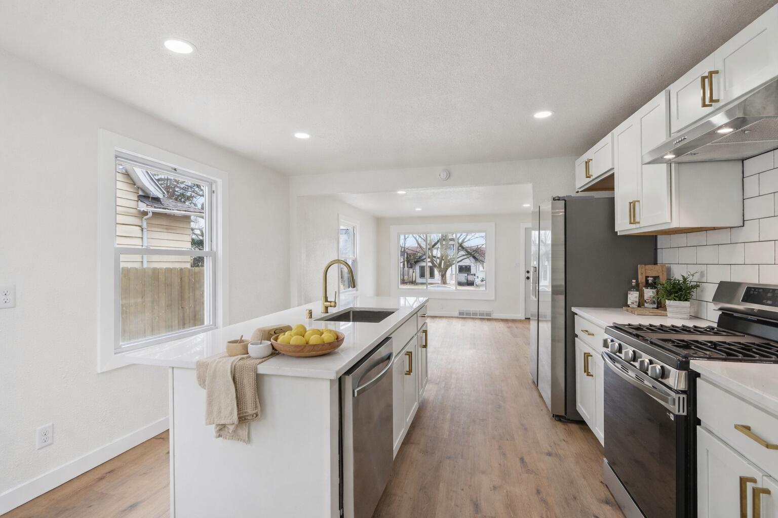 5936 North 42nd Street Milwaukee, WI 53209 - Photo 8 of 30 36f10f98-f635-4c4d-902d-d5a5518119d9