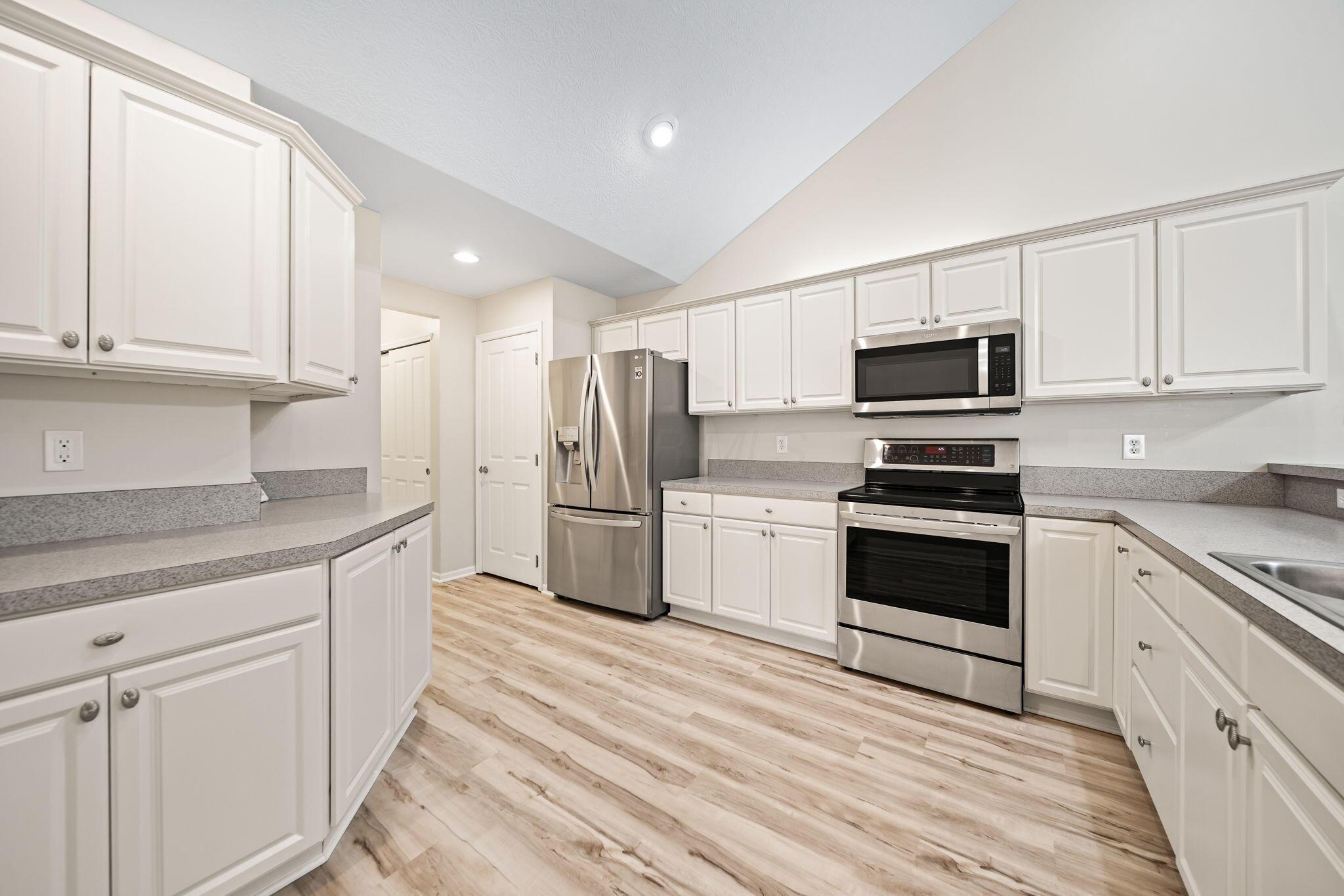 225 Stonegate Loop, Unit 225 Pataskala, OH 43062 - Photo 10 of 41 31-web-or-mls-A7409637-2