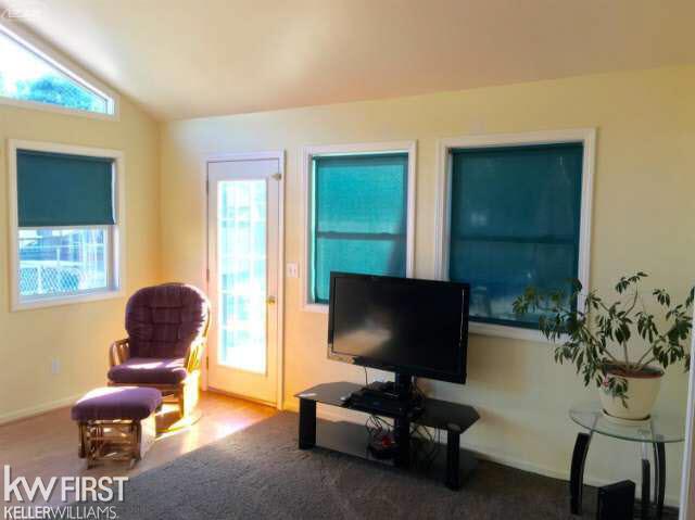 5206 East Carpenter Road Flint, MI 48506 - Photo 17 of 62 21195354-16.JPG