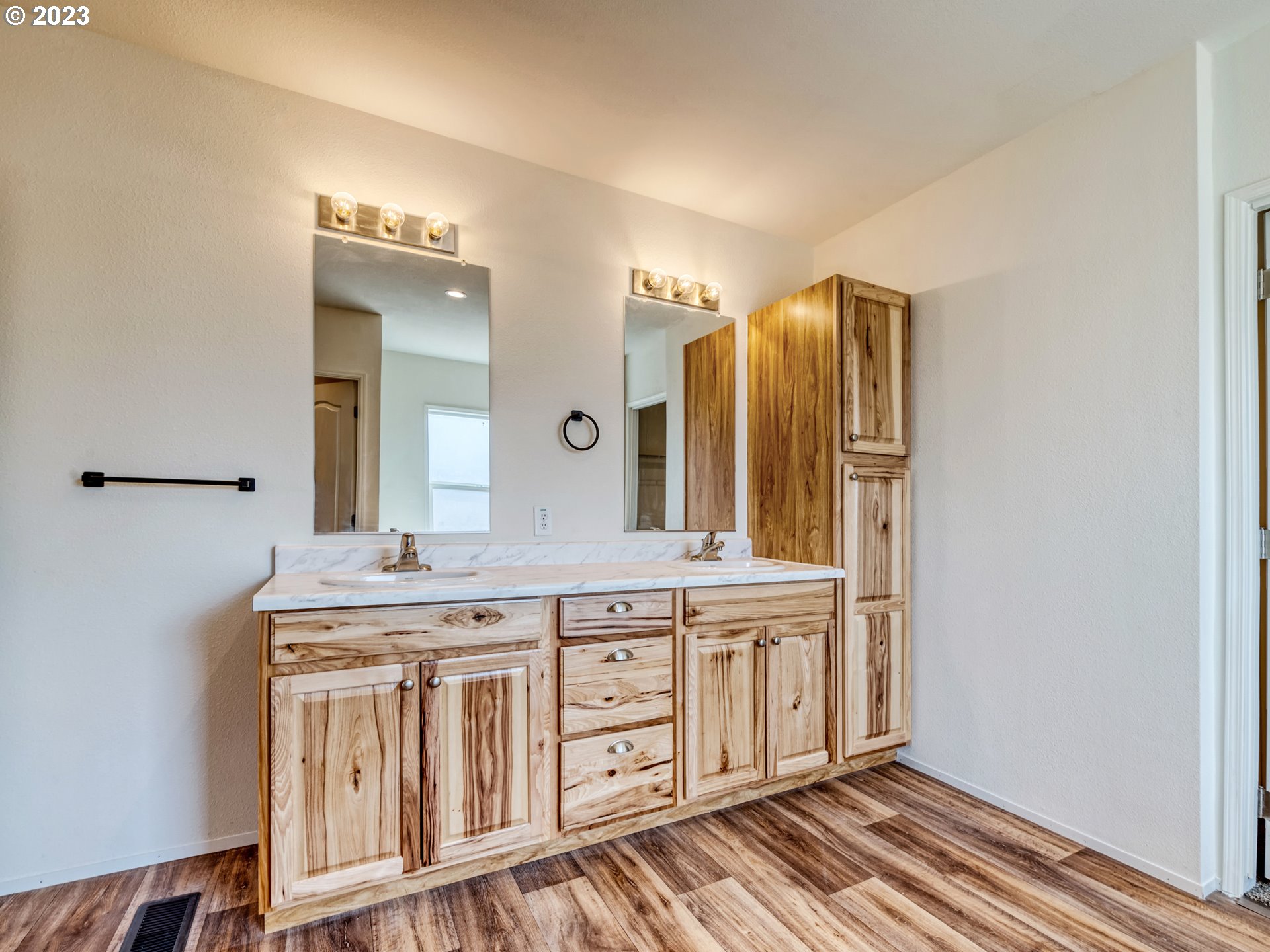 1504 7th Street Springfield, OR 97477 - Photo 17 of 30 Bathroom, Attached