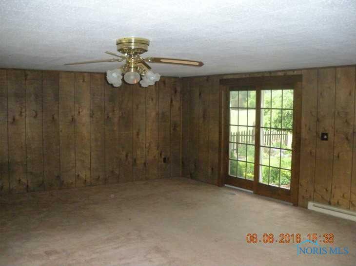 12894 Williams County Rd F Bryan, OH 43506 - Photo 6 of 12 Family Room.