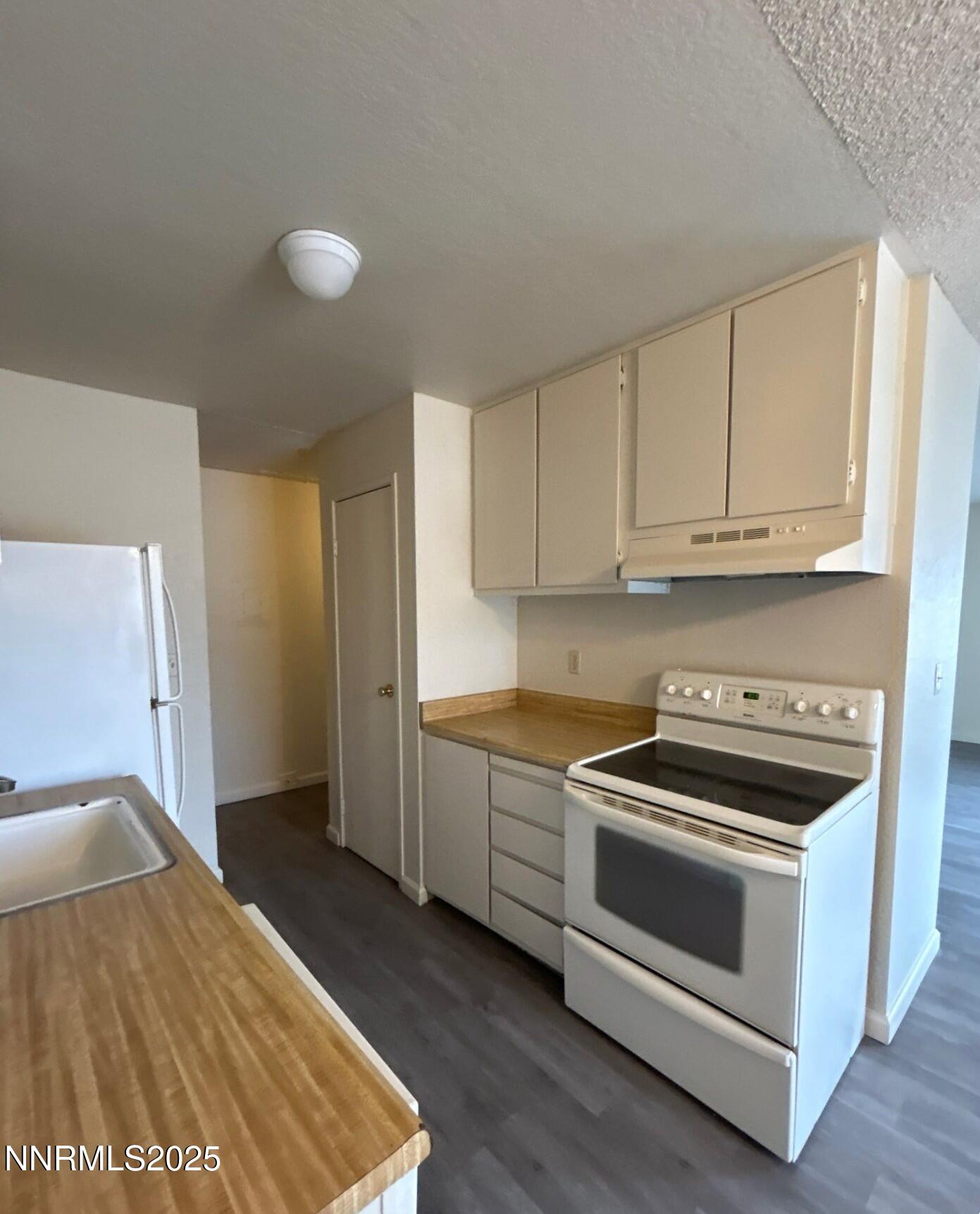 4604 Neil Road, Unit 98 Reno, NV 89502 - Photo 4 of 16 a kitchen with a stove and a sink