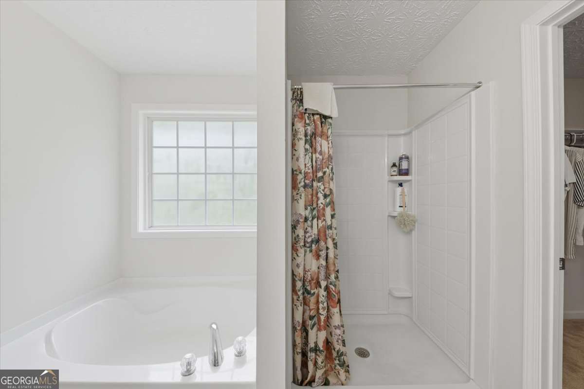 3867 Riverside Parkway Decatur, GA 30034 - Photo 14 of 23 a bathroom with a bathtub and shower
