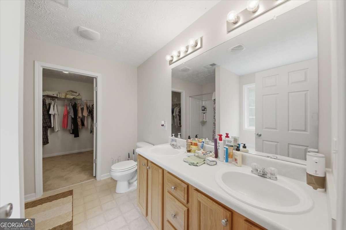 3867 Riverside Parkway Decatur, GA 30034 - Photo 15 of 23 a bathroom with a sink double vanity and a toilet