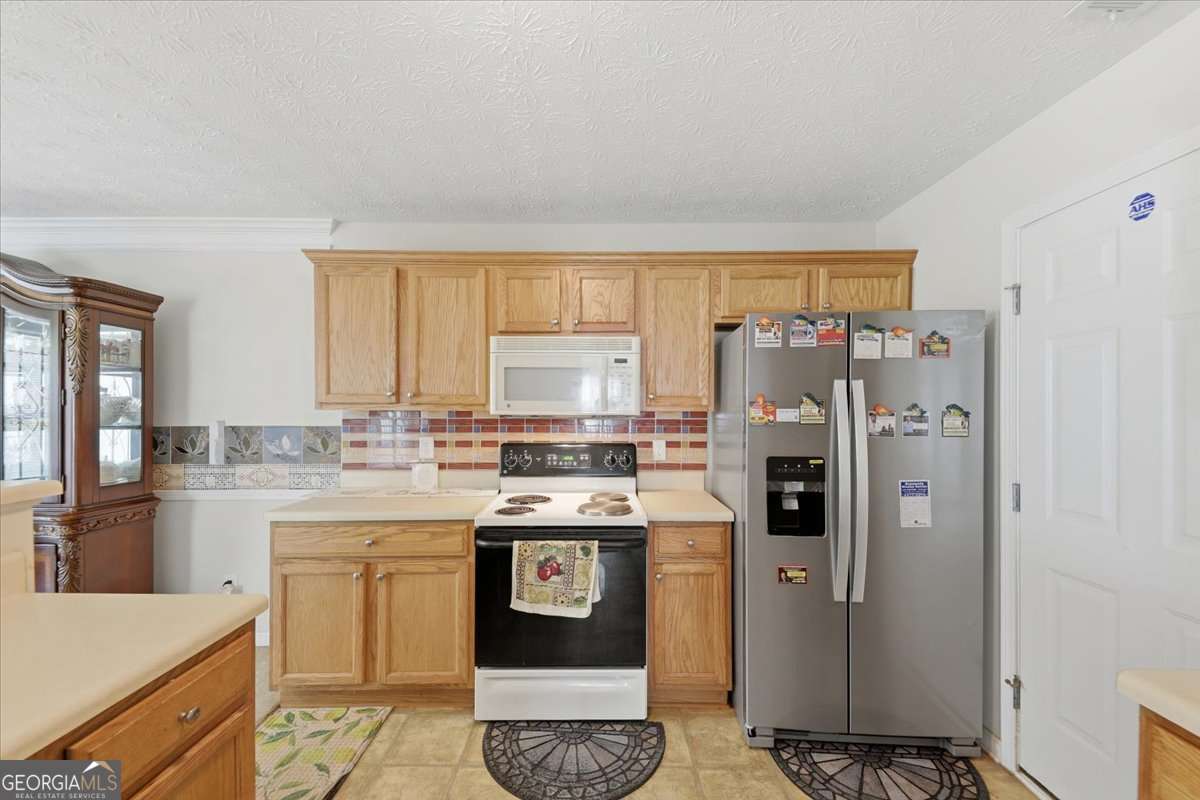 3867 Riverside Parkway Decatur, GA 30034 - Photo 10 of 23 a kitchen with stainless steel appliances a refrigerator sink and stove