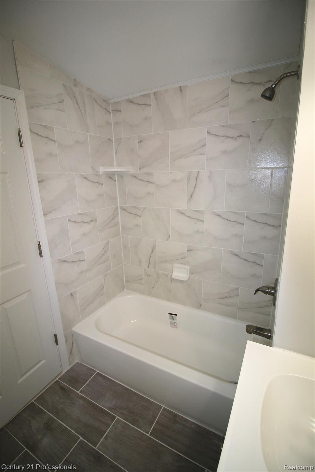 8071 Rivard Avenue Warren, MI 48089 - Photo 18 of 30 8071Rivard06JN03 (35).JPG