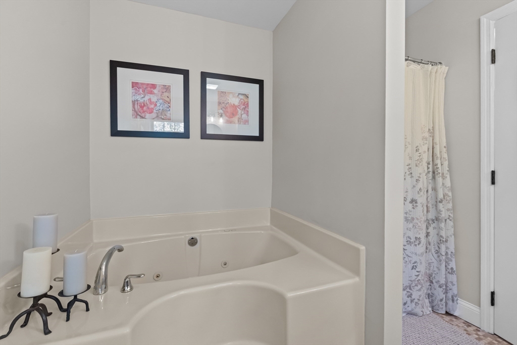 5 Nottingham Way Freetown, MA 02702 - Photo 17 of 41