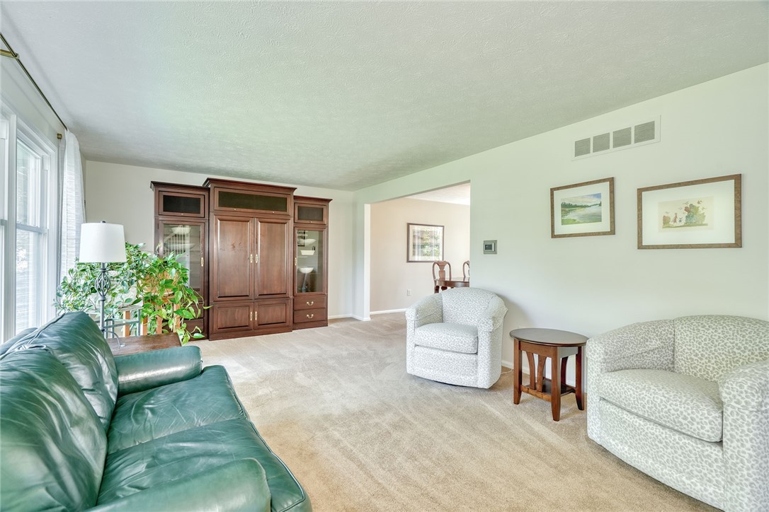 102 Jackson Road Penfield, NY 14526 - Photo 8 of 44
