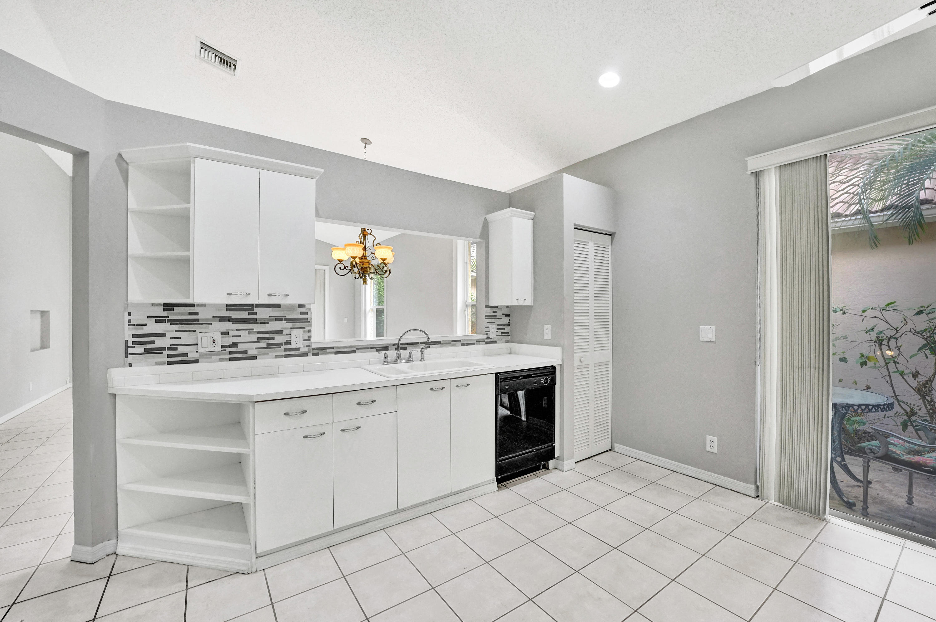 11066 Springbrook Circle Boynton Beach, FL 33437 - Photo 13 of 40 Kitchen