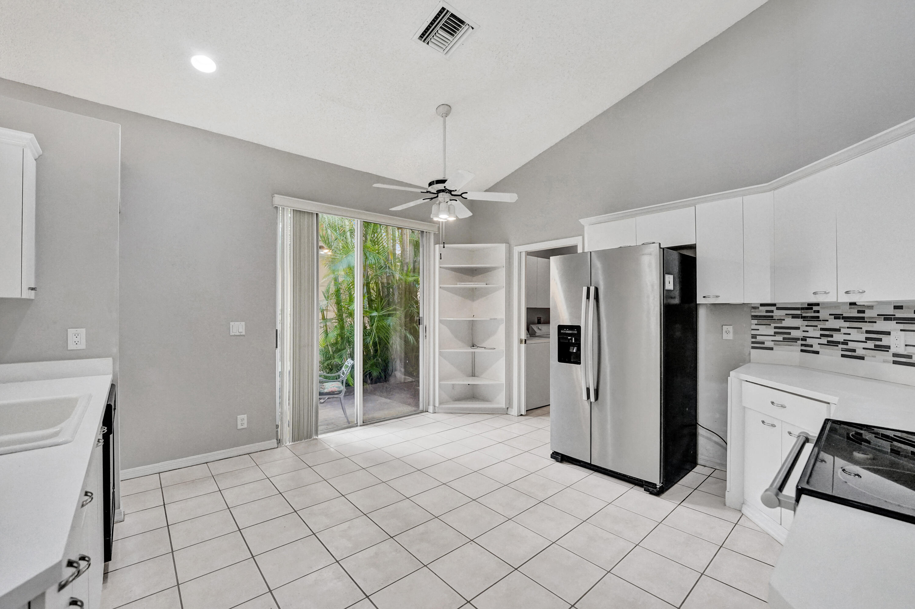 11066 Springbrook Circle Boynton Beach, FL 33437 - Photo 14 of 40 Kitchen