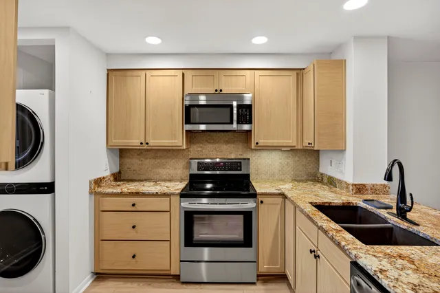 $590,000 | 13 West Mariners Cay Drive, Folly Beach, SC 29439