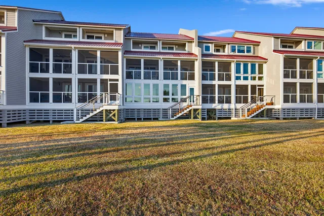 $590,000 | 13 West Mariners Cay Drive, Folly Beach, SC 29439
