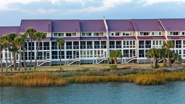 $590,000 | 13 West Mariners Cay Drive, Folly Beach, SC 29439