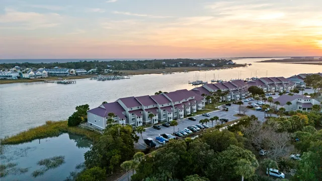 $590,000 | 13 West Mariners Cay Drive, Folly Beach, SC 29439
