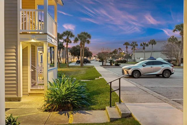 $590,000 | 13 West Mariners Cay Drive, Folly Beach, SC 29439