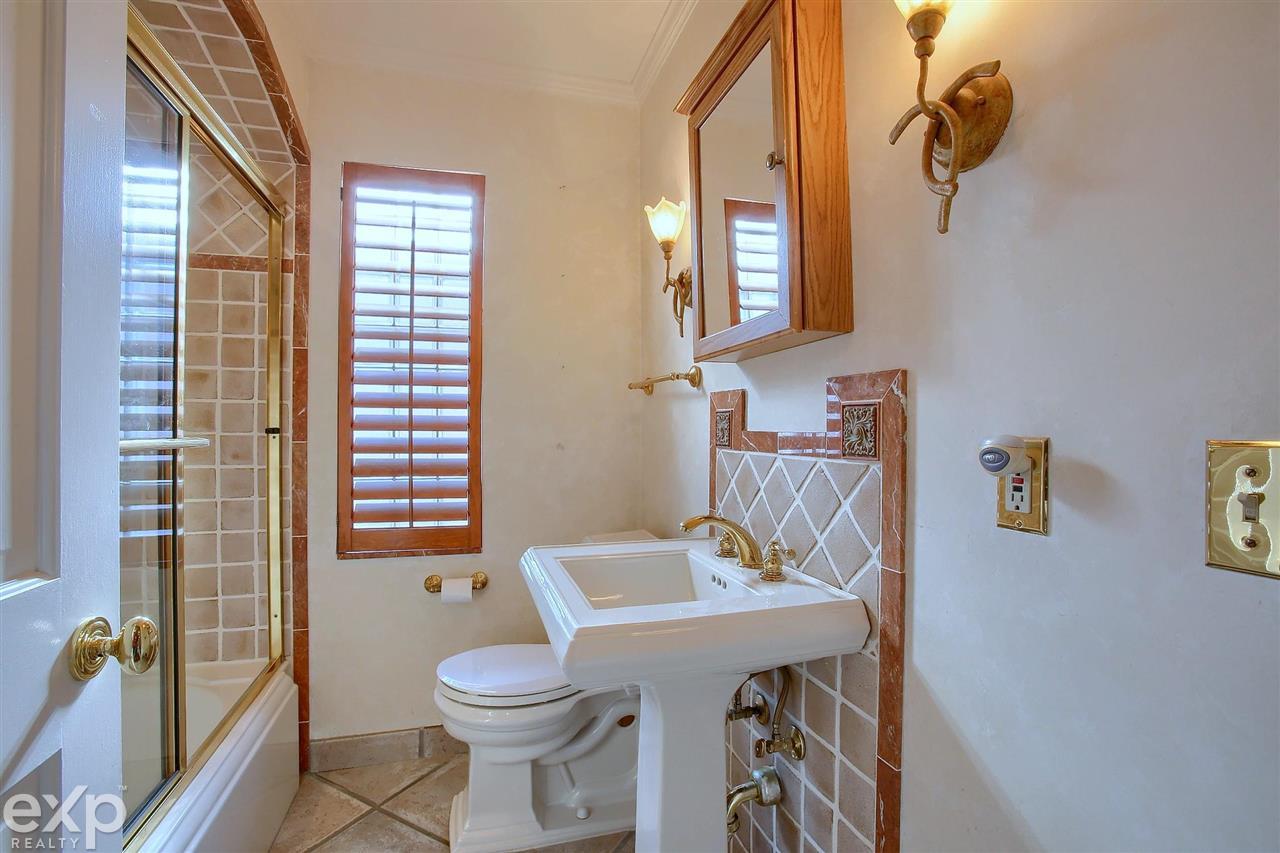 1208 Vernier Road Grosse Pointe Woods, MI 48236 - Photo 18 of 26