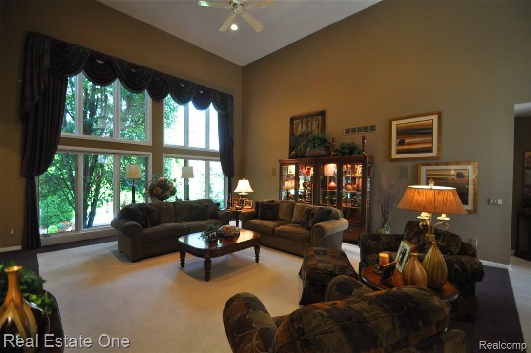 1958 Rainbow Drive Rochester, MI 48306 - Photo 9 of 36 9.JPG