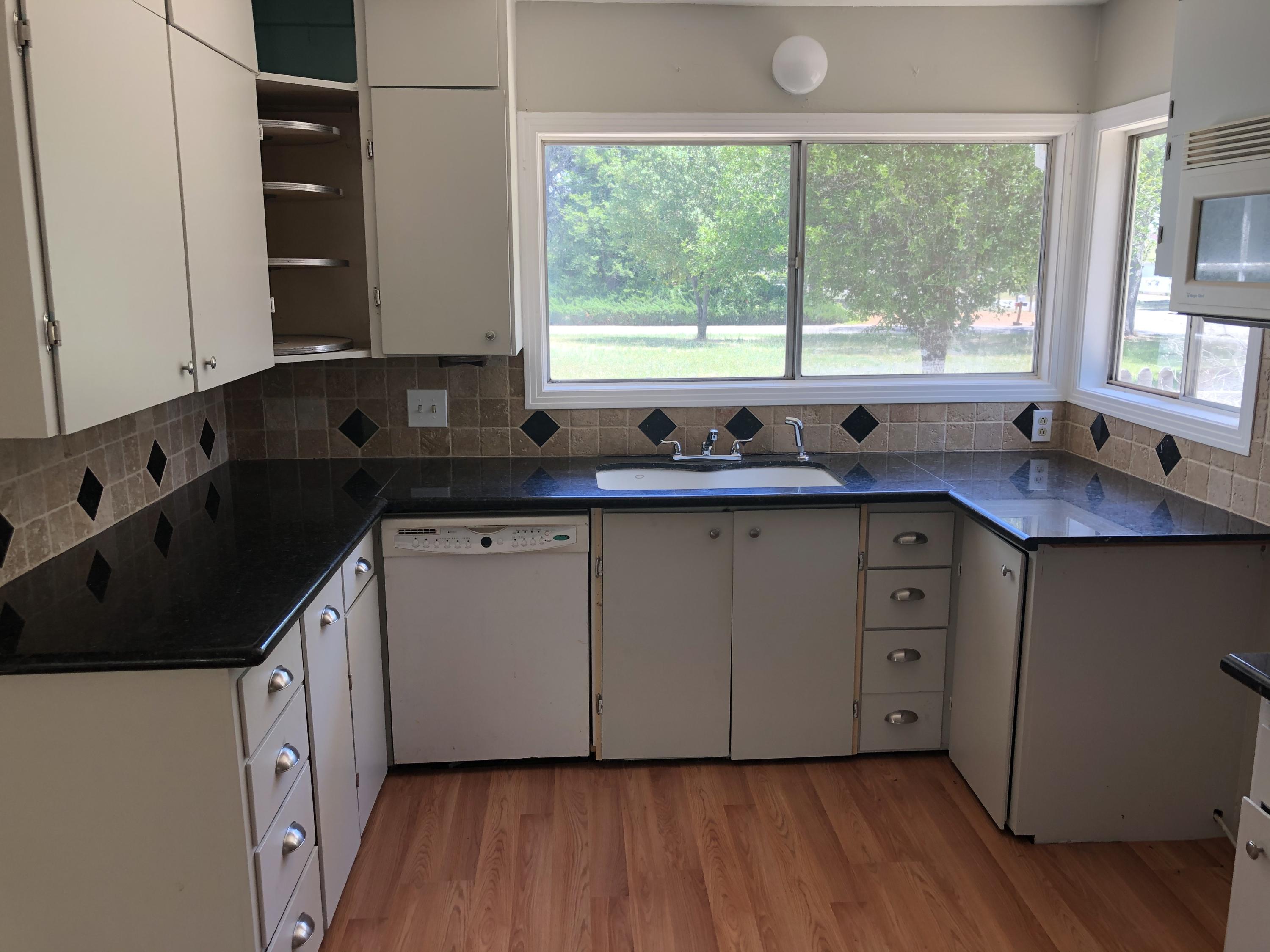 3020 Montgomery Road Red Bluff, CA 96080 - Photo 16 of 41 Kitchen