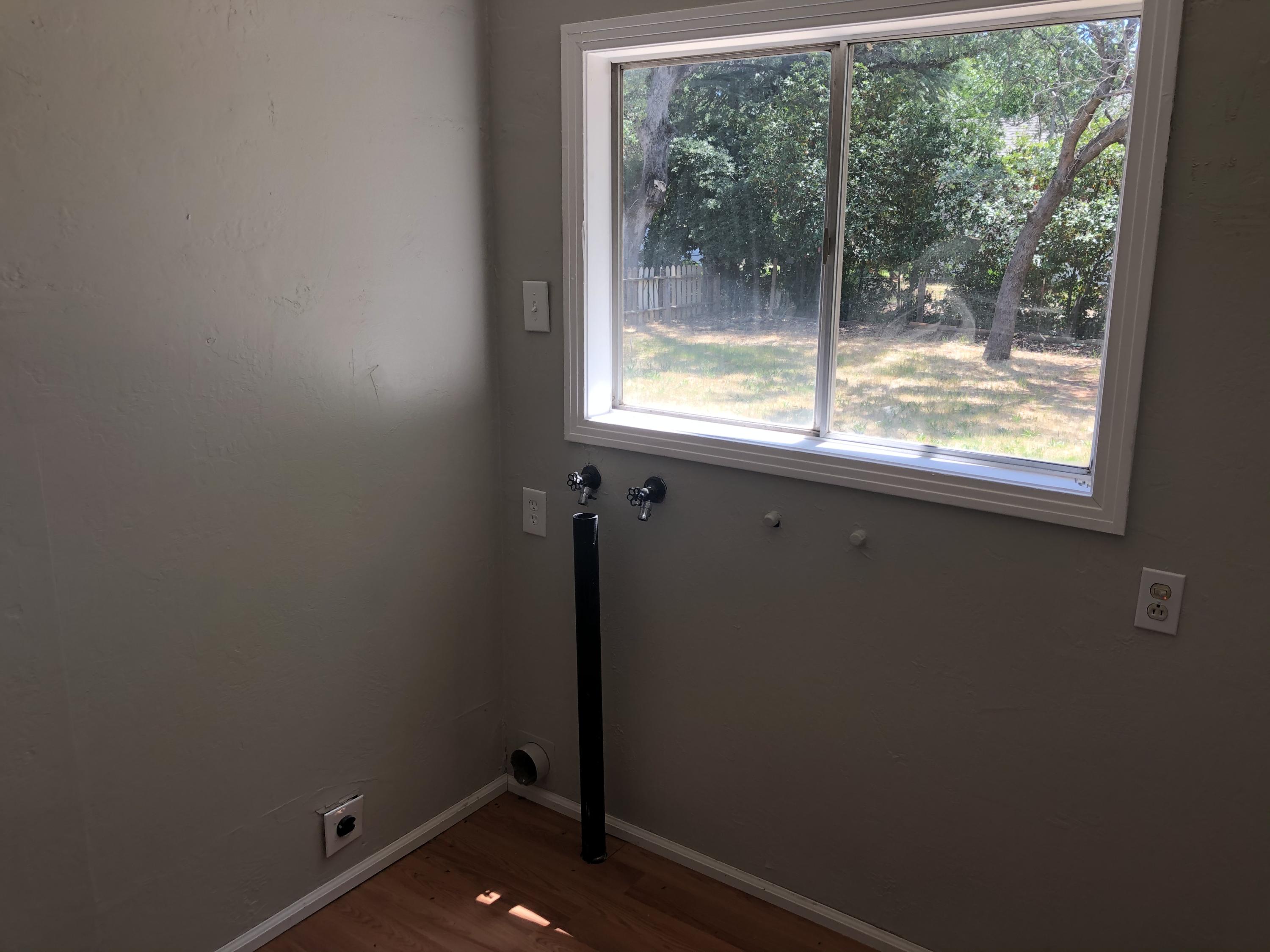 3020 Montgomery Road Red Bluff, CA 96080 - Photo 17 of 41 Laundry hook ups