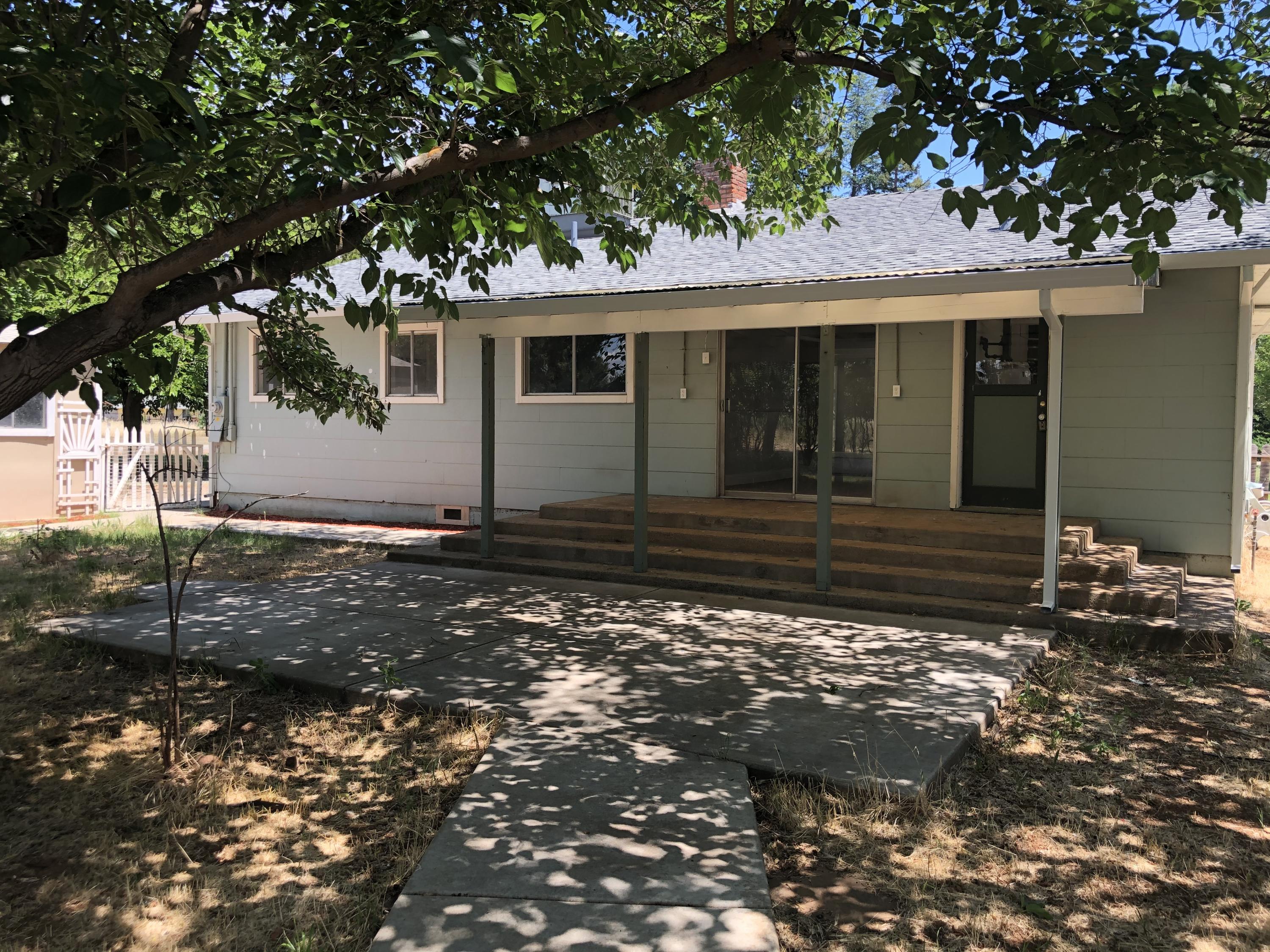 3020 Montgomery Road Red Bluff, CA 96080 - Photo 35 of 41 back patio
