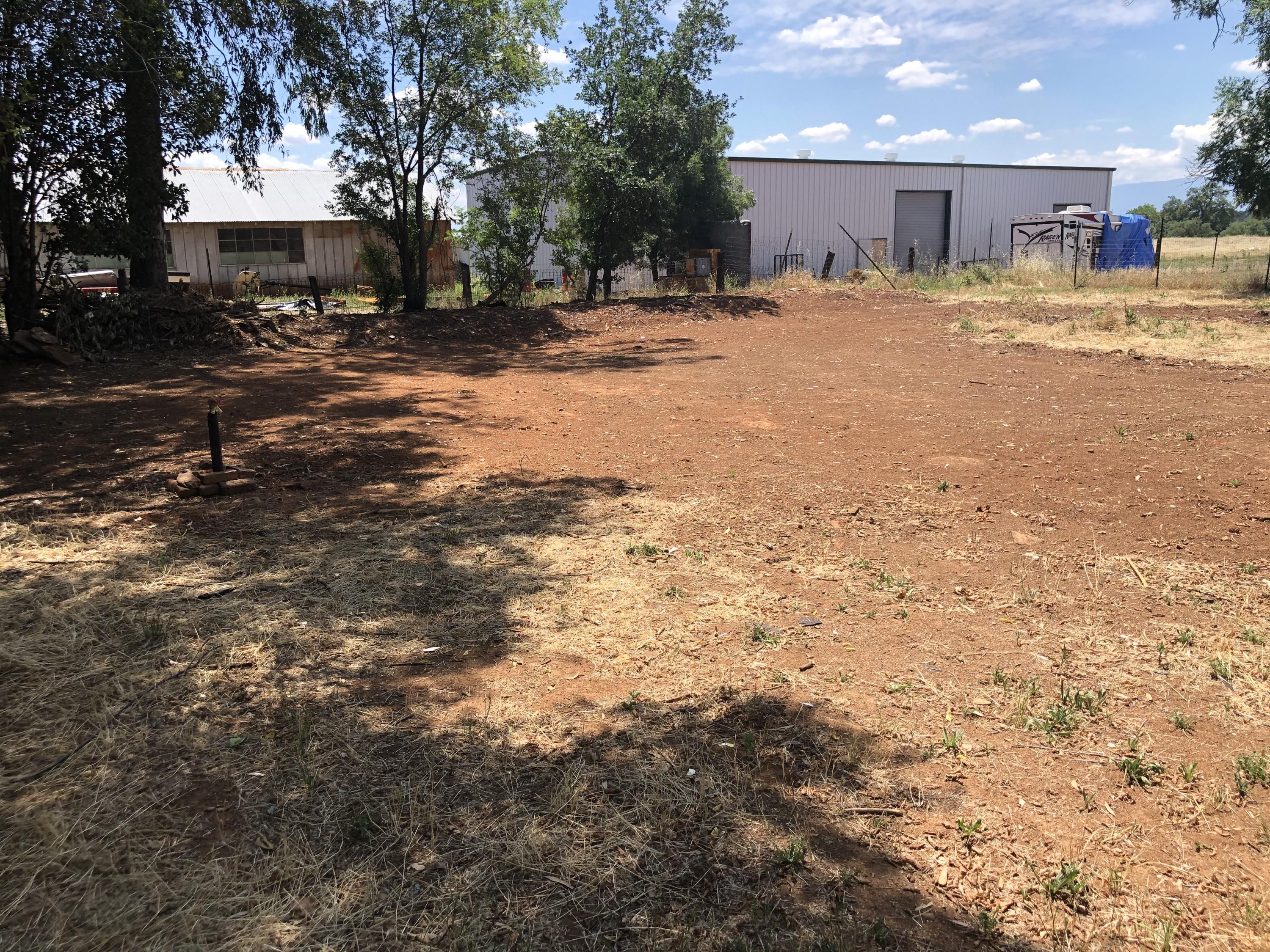 3020 Montgomery Road Red Bluff, CA 96080 - Photo 37 of 41 backyard
