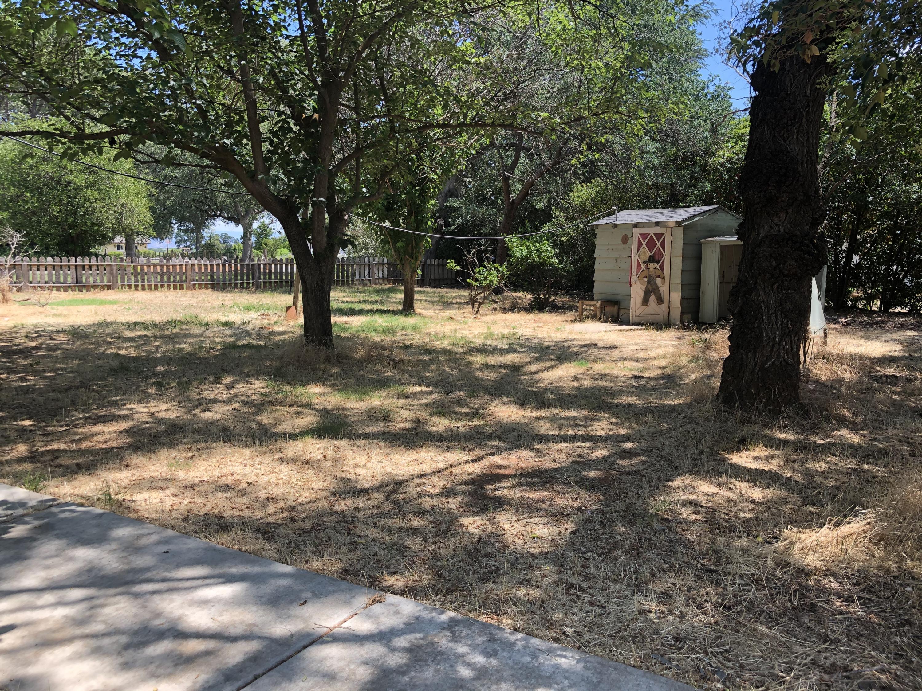 3020 Montgomery Road Red Bluff, CA 96080 - Photo 38 of 41 side/back yard