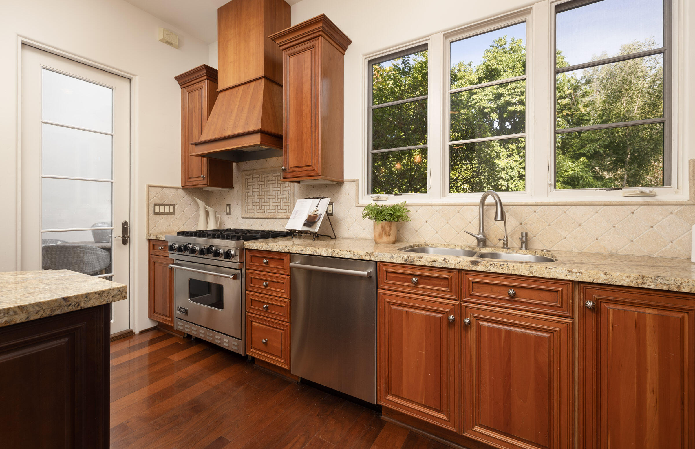 4386 Modoc Road Santa Barbara, CA 93110 - Photo 6 of 25 6_4386 Modoc_0015