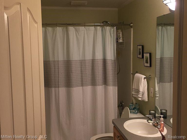 1989 Watson Circle Rochester, MI 48306 - Photo 18 of 25 IMG_9958.JPG