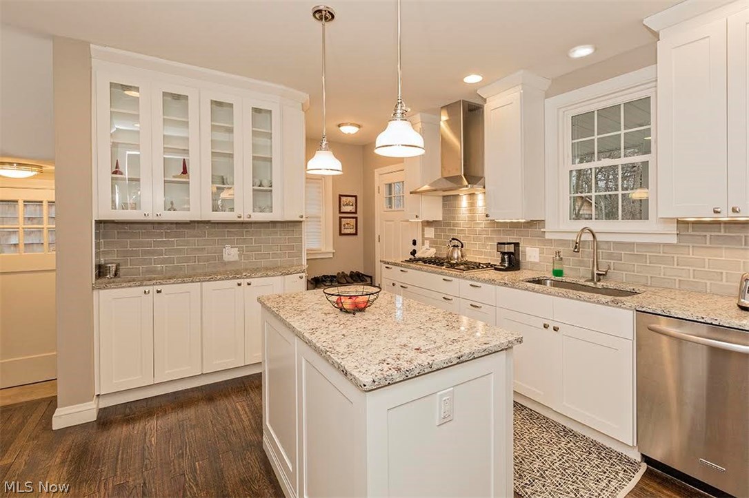 16315 Fernway Road Cleveland, OH 44120 - Photo 3 of 33