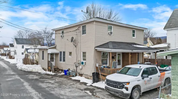 $224,900 | 413 Traviss Alley, Blakely, PA 18452